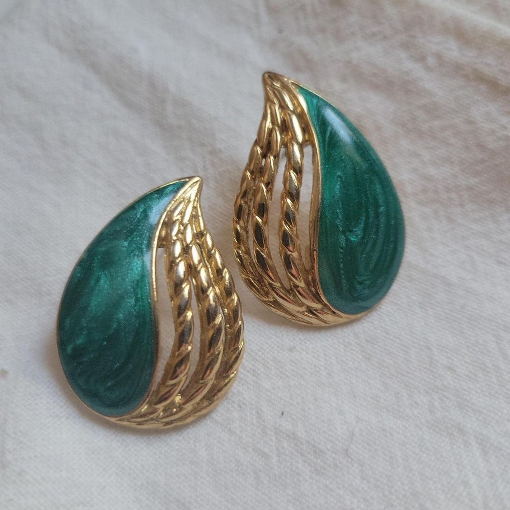 Vintage Green Enamel Gold Tone Teardrop Post Earrings Size Medium Eclectic